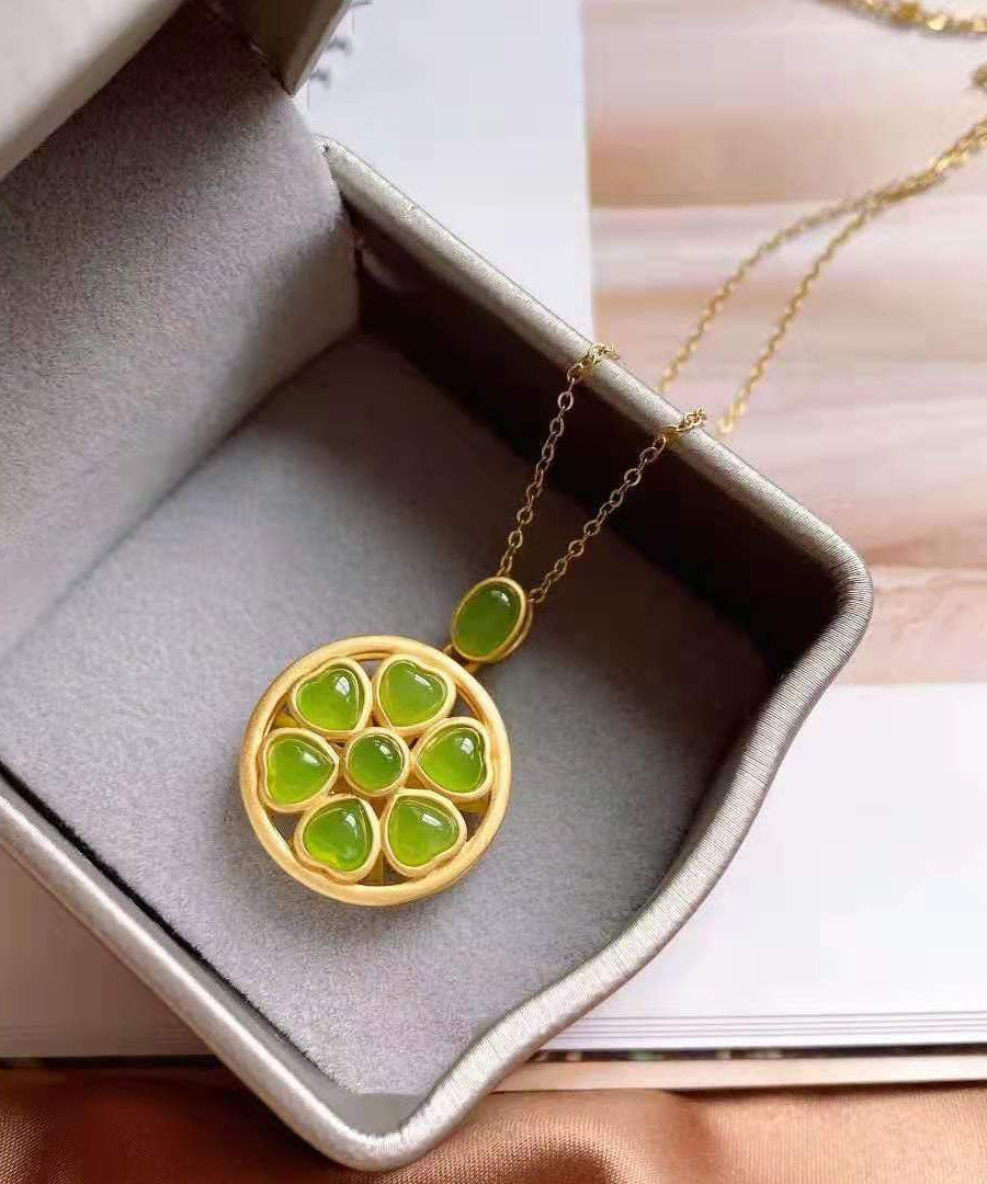 Fine Green Ancient Gold Heart Shaped Jade Four Leaf Clover Pendant Necklace