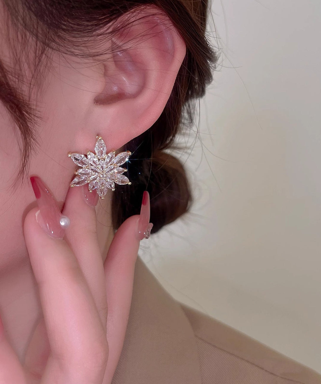 Stylish Gold Copper Overgild Zircon Crystal Snowflake Stud Earrings