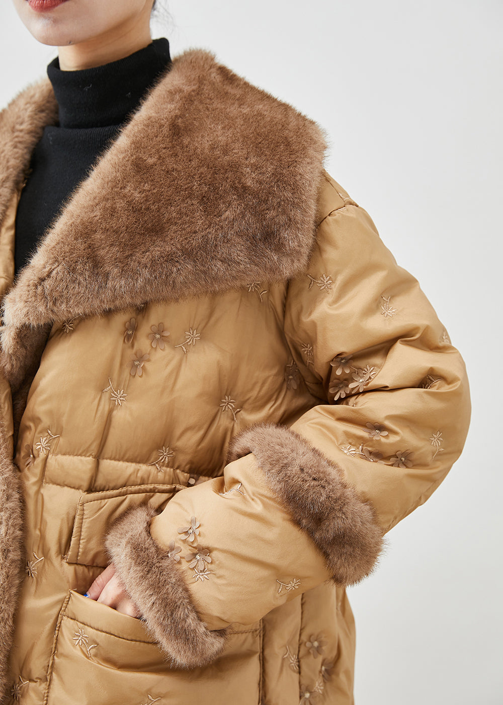 Fashion Khaki Embroideried Patchwork Mink Hair Duck Down Canada Goose Jacket Winter